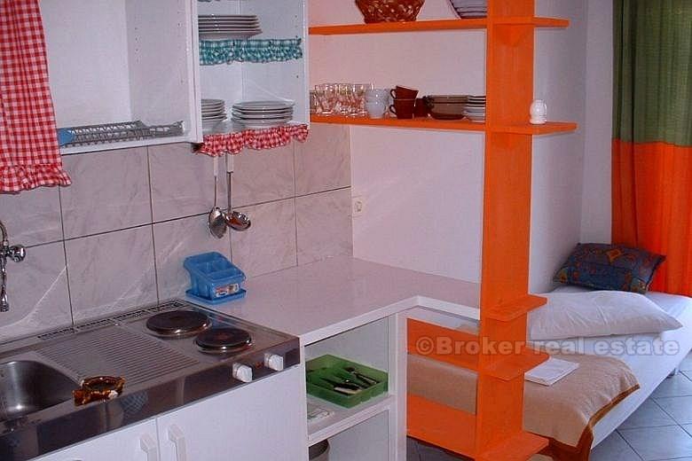 Atrakcyjny dom z 10 mieszkaniami, na sprzedaż