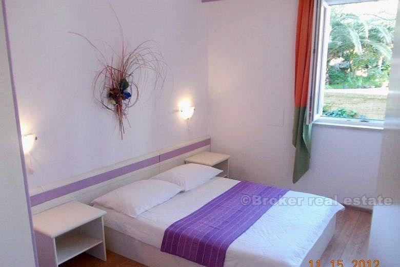 Bella casa con 10 appartamenti, in vendita