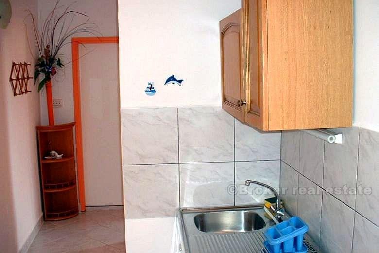 Atraktivna kuća s 10 apartmana, na prodaju