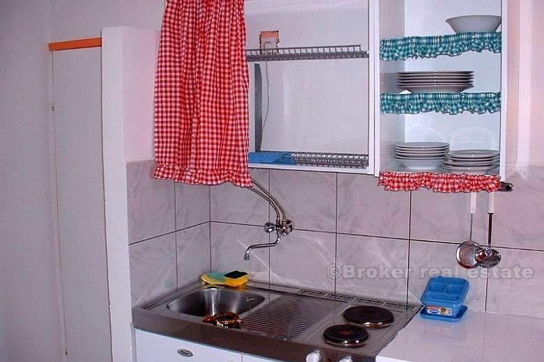 Atraktivna kuća s 10 apartmana, na prodaju