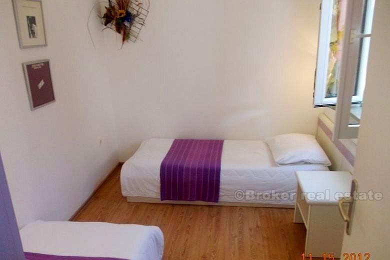 Atraktivna kuća s 10 apartmana, na prodaju