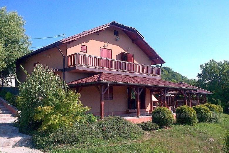 Luksusowy dom z basenem, na sprzedaż