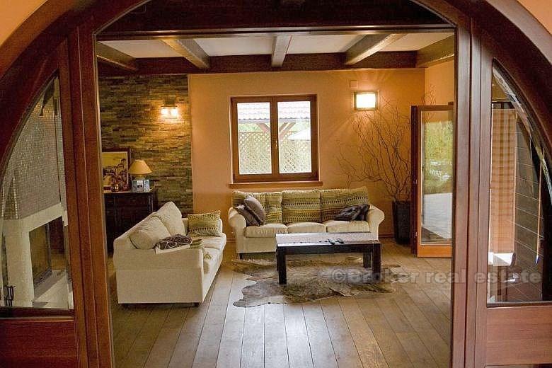 Maison de luxe avec piscine, à vendre