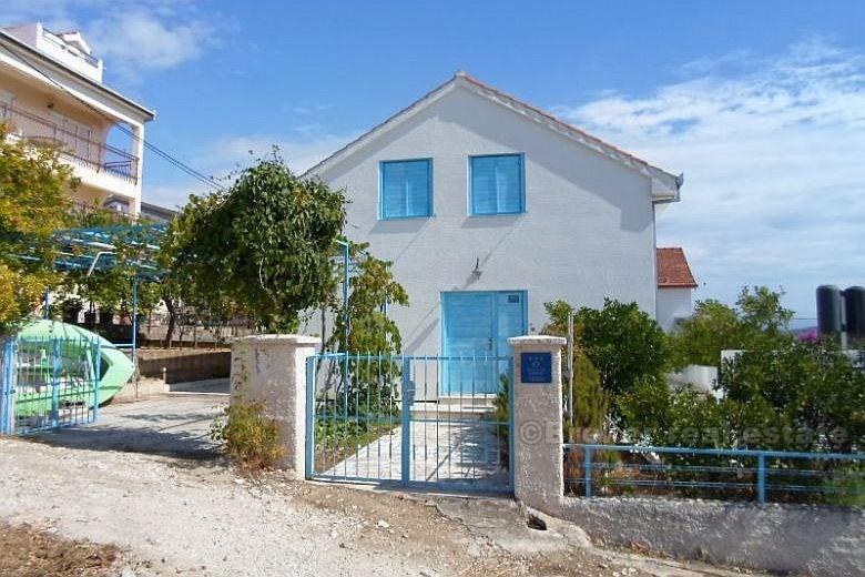 Modern villa, 150 meters from the beach