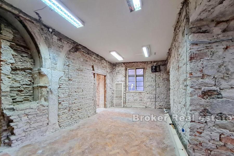 Apartment / Office space in the center of town, for sale