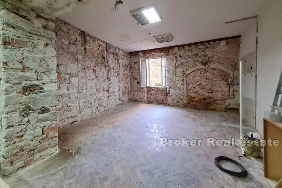 Appartamento / ufficio nel centro della città, in vendita