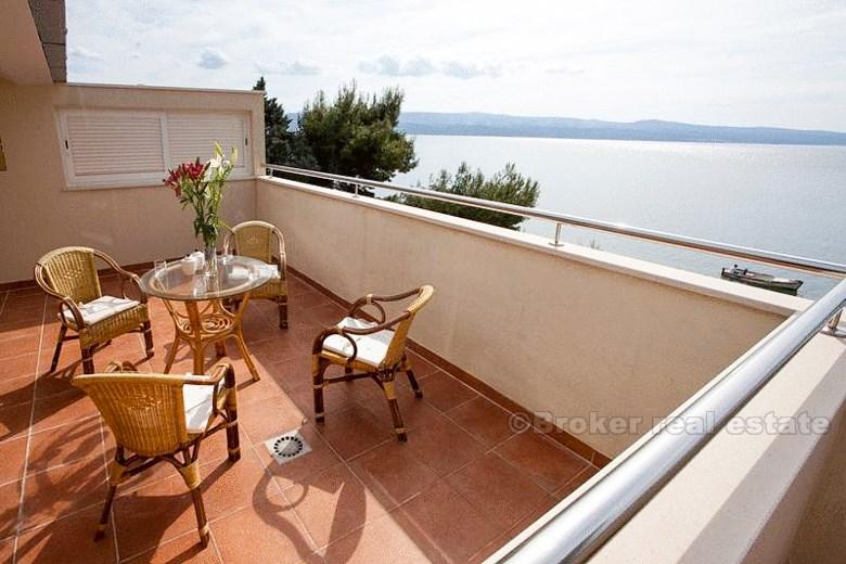 Maison / villa avec piscine, première rangée de la mer