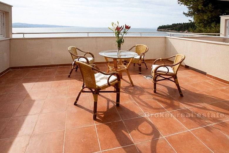 Maison / villa avec piscine, première rangée de la mer