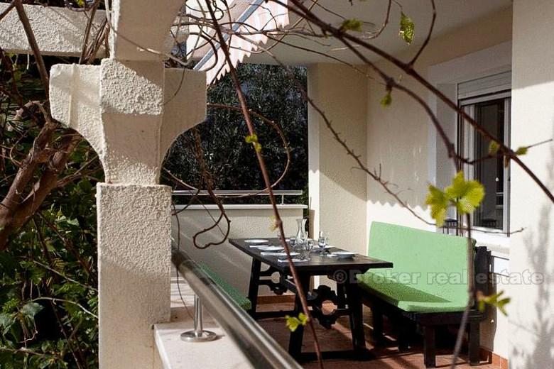 Maison / villa avec piscine, première rangée de la mer