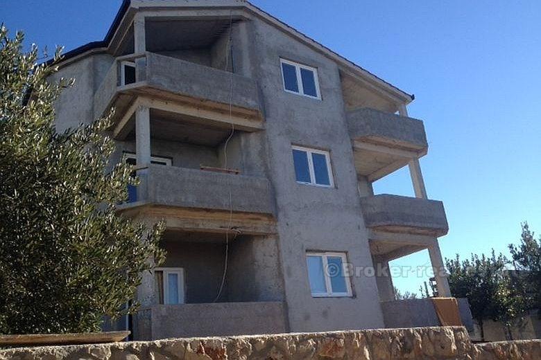 Apartmanska kuća, s pogledom na more