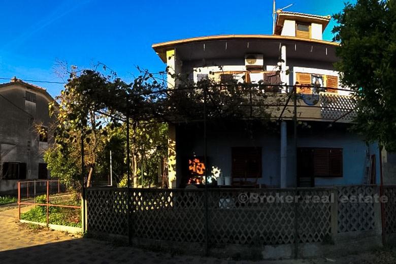 Casa semi-indipendente, in vendita