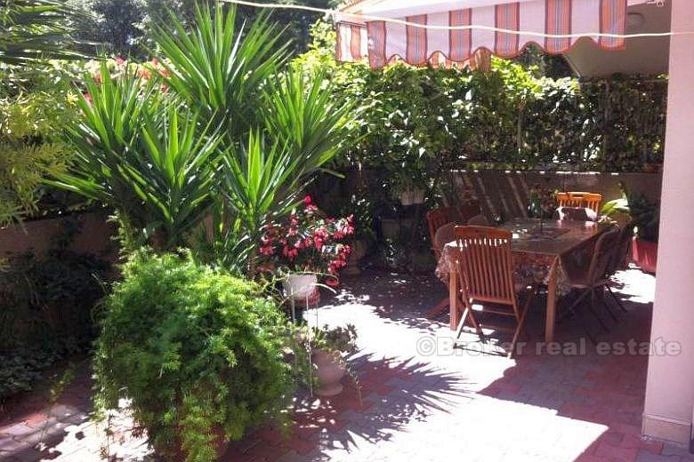 Apartament z jedną sypialnią na parterze