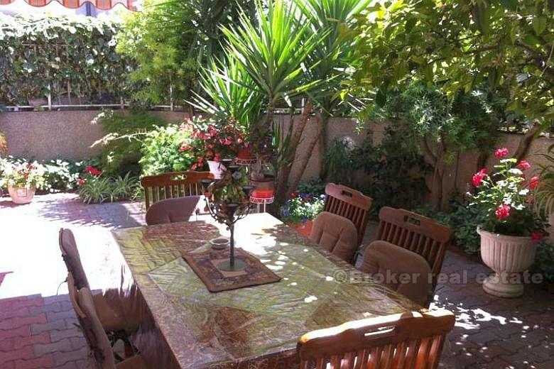 Apartament z jedną sypialnią na parterze