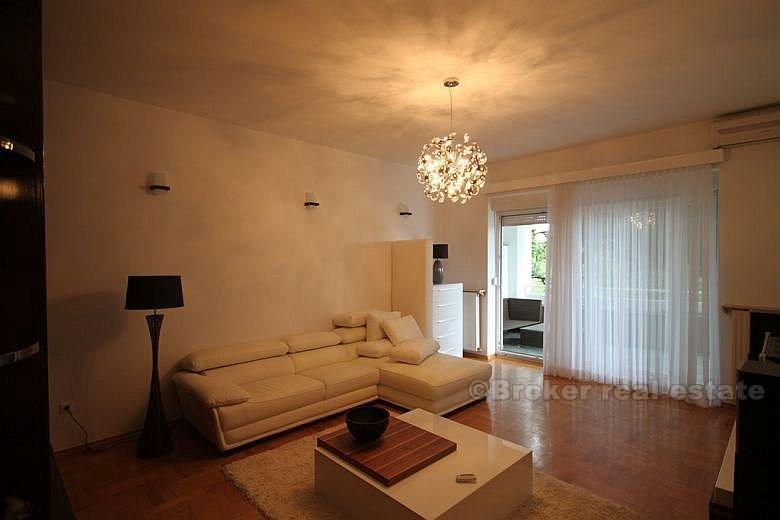 Appartement dans la partie élite de la ville, à vendre