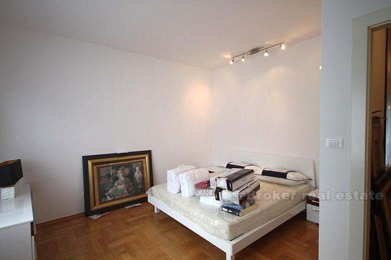 Appartement dans la partie élite de la ville, à vendre