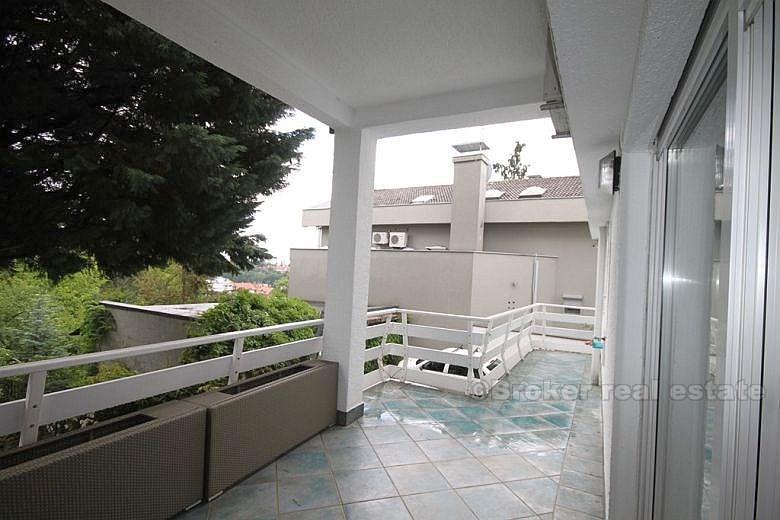 Appartement dans la partie élite de la ville, à vendre