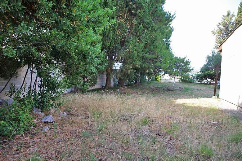 Dom i działka nad brzegiem morza