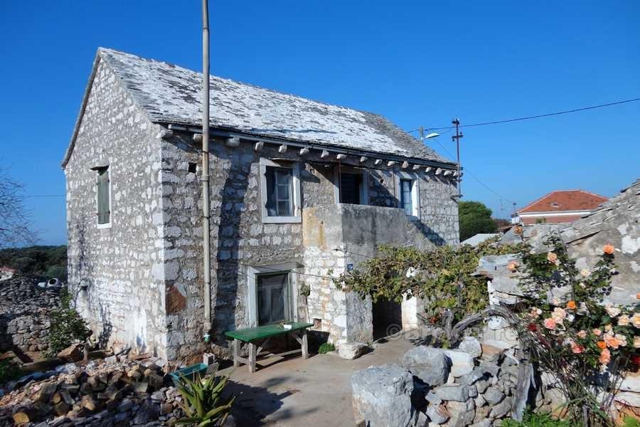 The old stone house with a garden