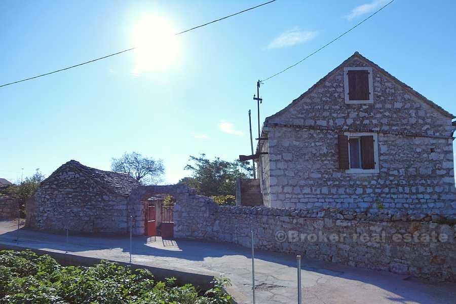 The old stone house with a garden