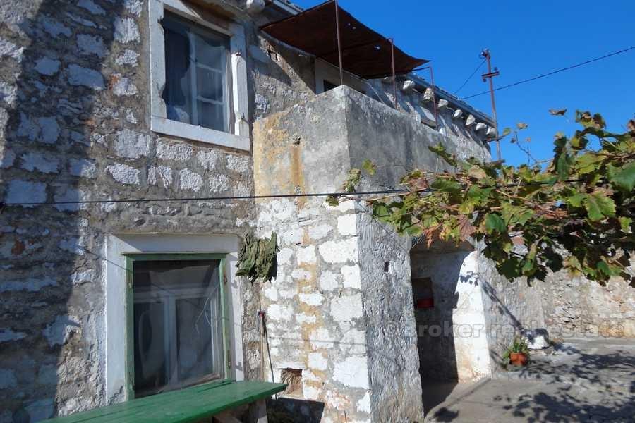 The old stone house with a garden