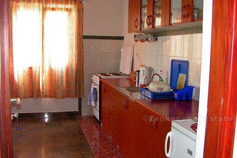La maison sur 3 étages, à vendre