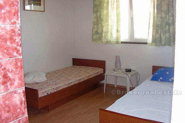 Kuća na 3 etaže, na prodaju