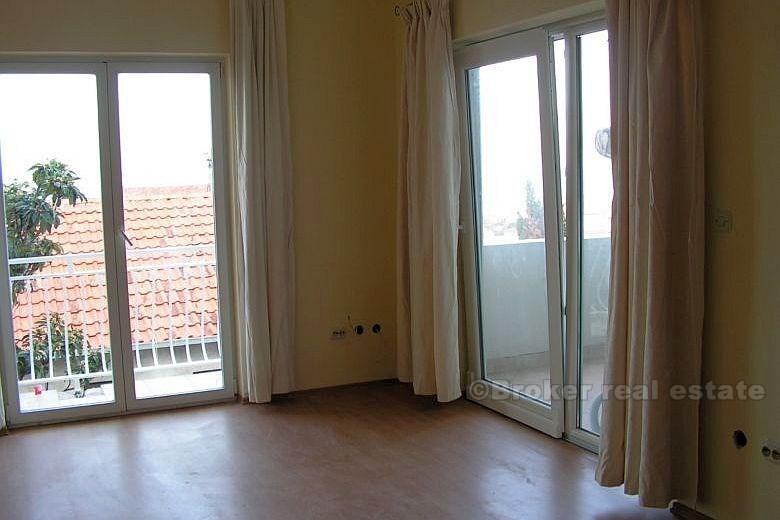 La casa su 3 piani, in vendita