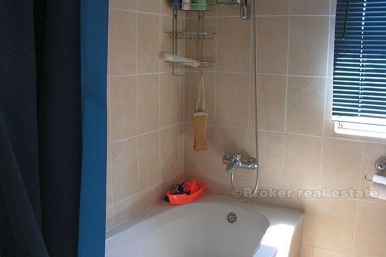 Kuća na 3 etaže, na prodaju