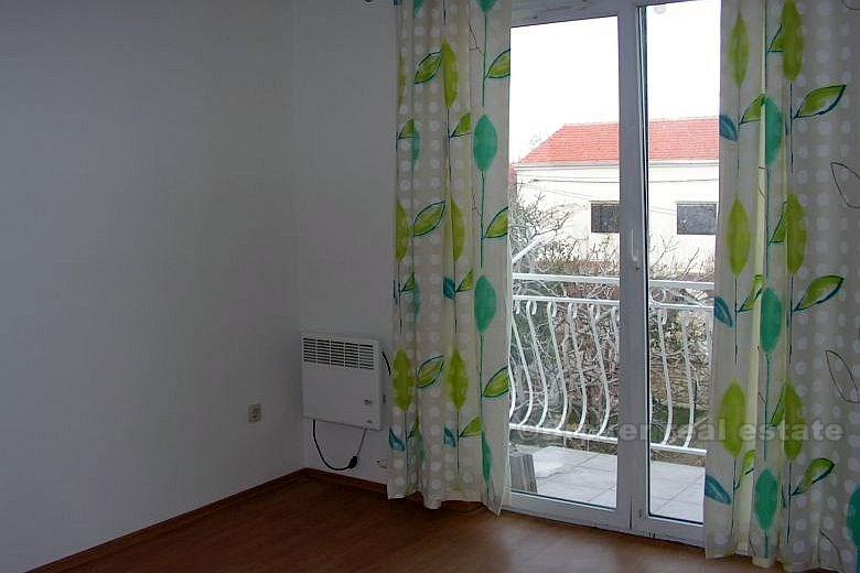 Kuća na 3 etaže, na prodaju