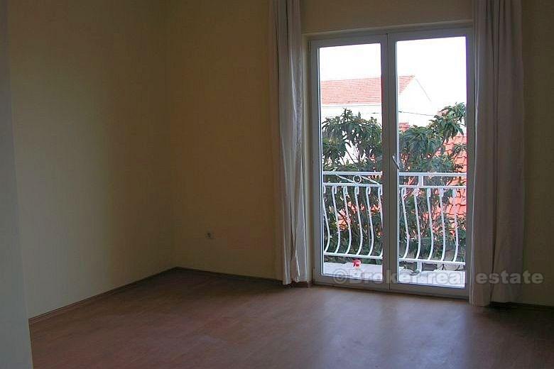 Kuća na 3 etaže, na prodaju