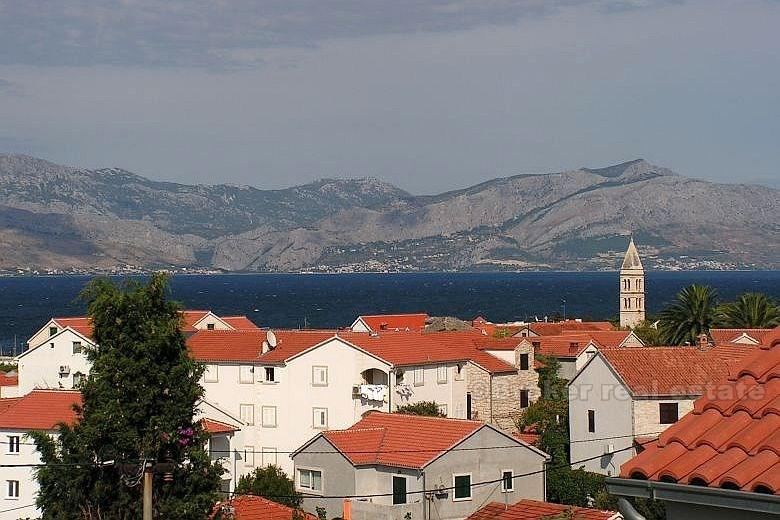 Kuća na 3 etaže, na prodaju