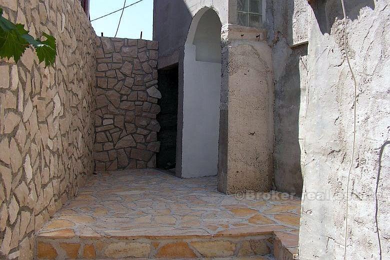 Kuća na 3 etaže, na prodaju