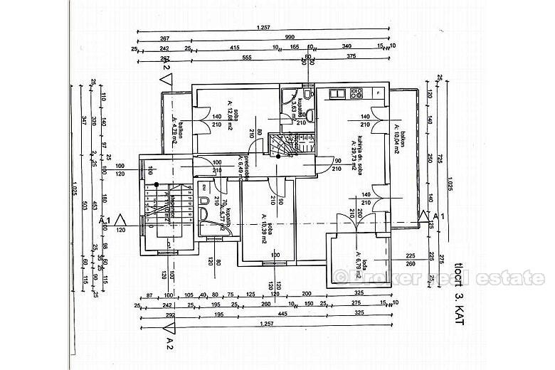 Kuća na 3 etaže, na prodaju
