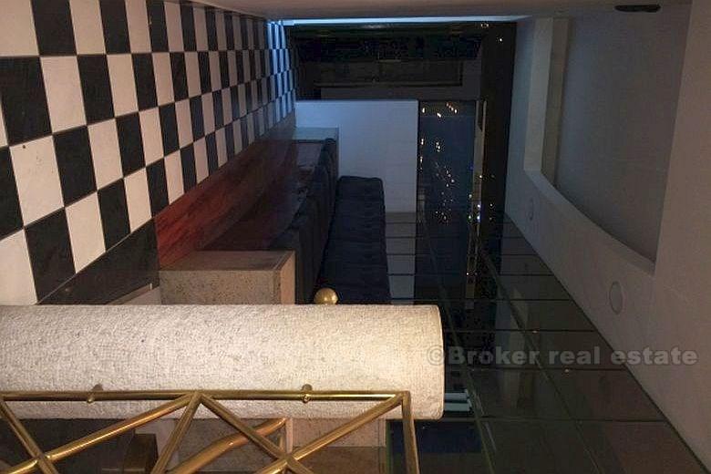 Apartament z trzema sypialniami / hostel / biuro, na sprzedaż