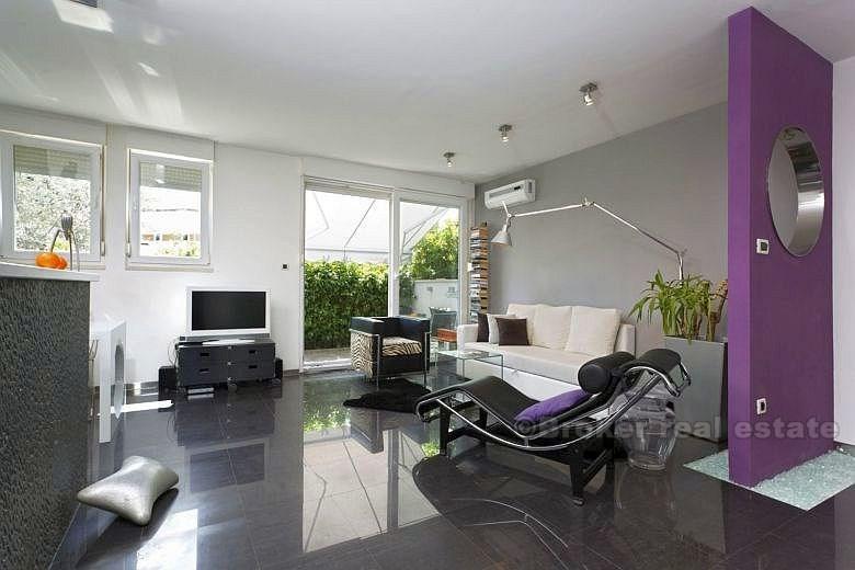 Apartment next to the sea, for sale