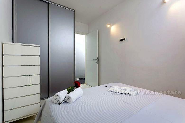 Apartman prvi red do mora, na prodaju