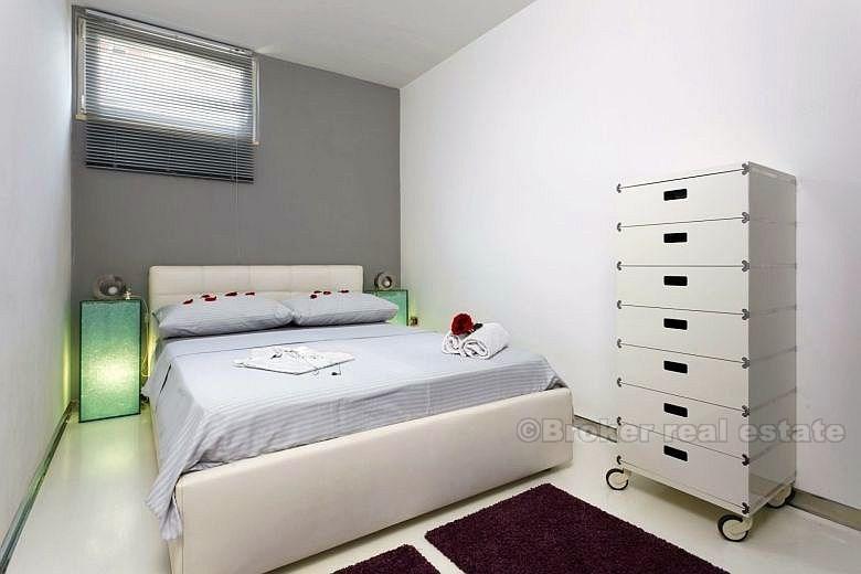 Apartman prvi red do mora, na prodaju