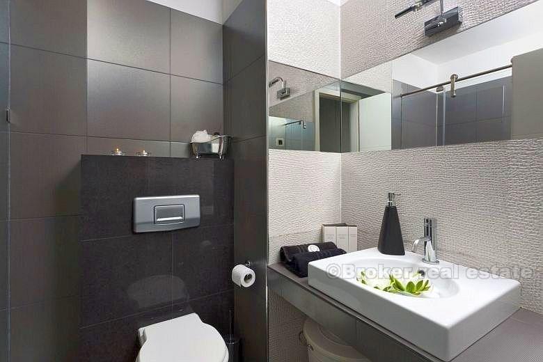 Apartman prvi red do mora, na prodaju
