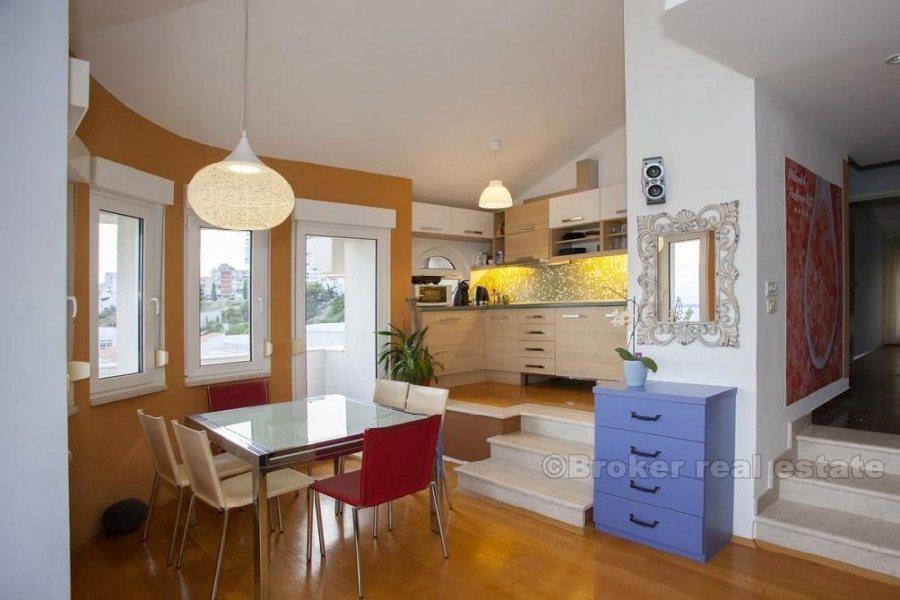 Appartement meublé et équipé de deux chambres, à vendre