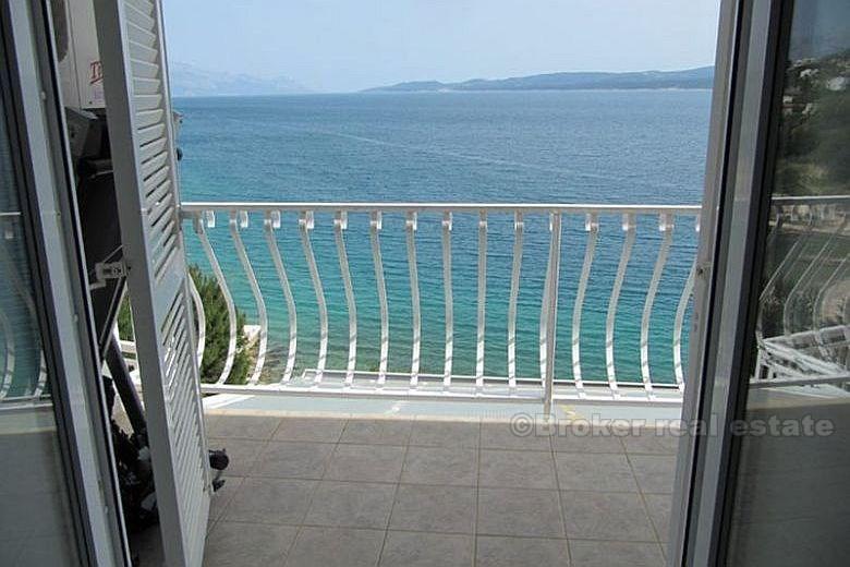 Hus ved strandpromenaden