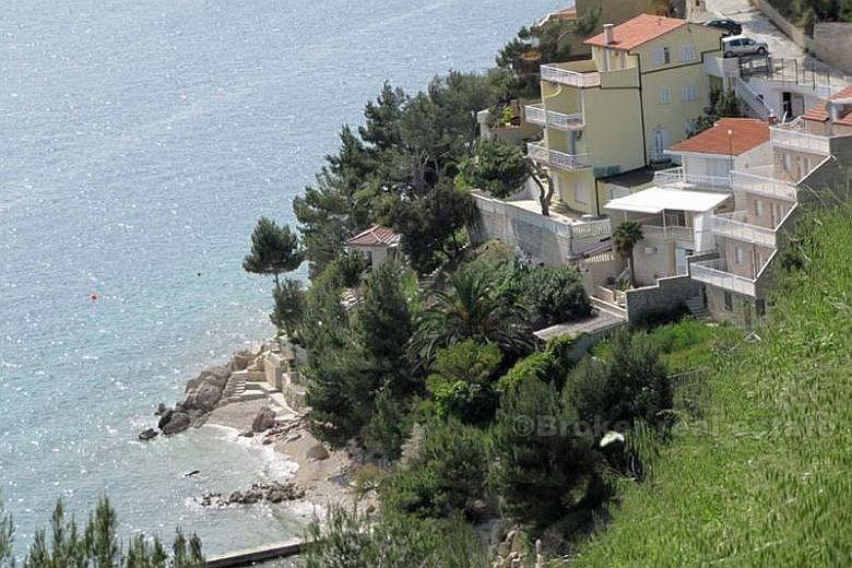 Hus ved strandpromenaden