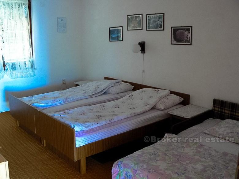 Rodinný dům se 7 ložnicemi, na prodej
