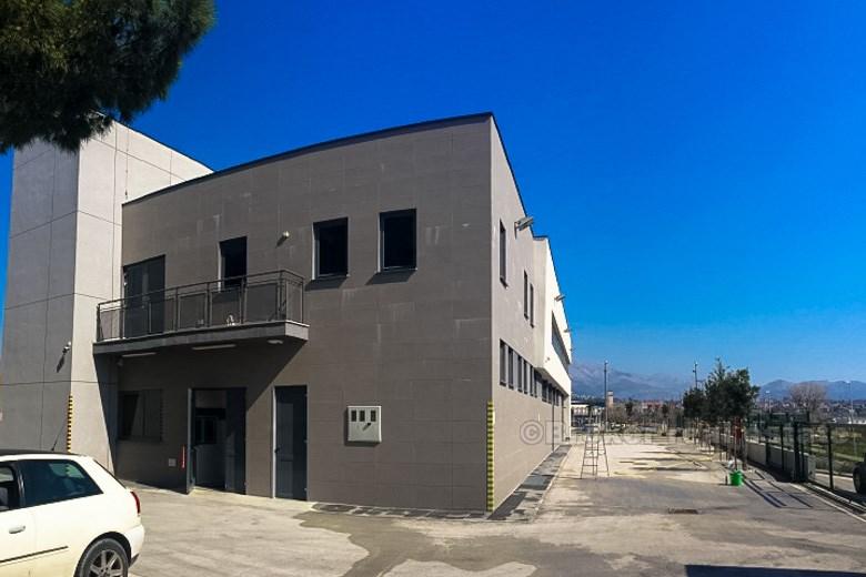 Commercial building / shop, for sale