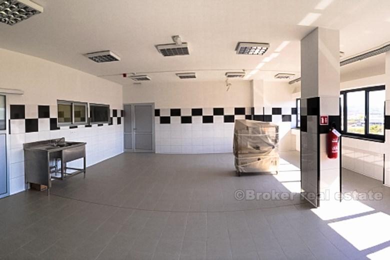 Commercial building / shop, for sale