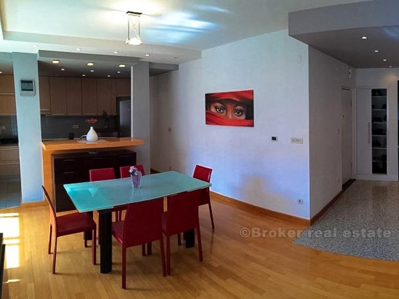 Lusso appartamento con tre camere da letto