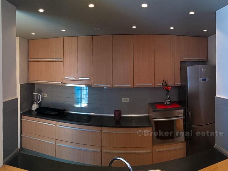 Lusso appartamento con tre camere da letto