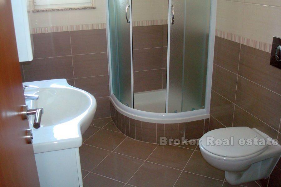 Трехкомнатная квартира площадью 80 м2