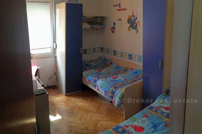 Confortable appartement de trois chambres