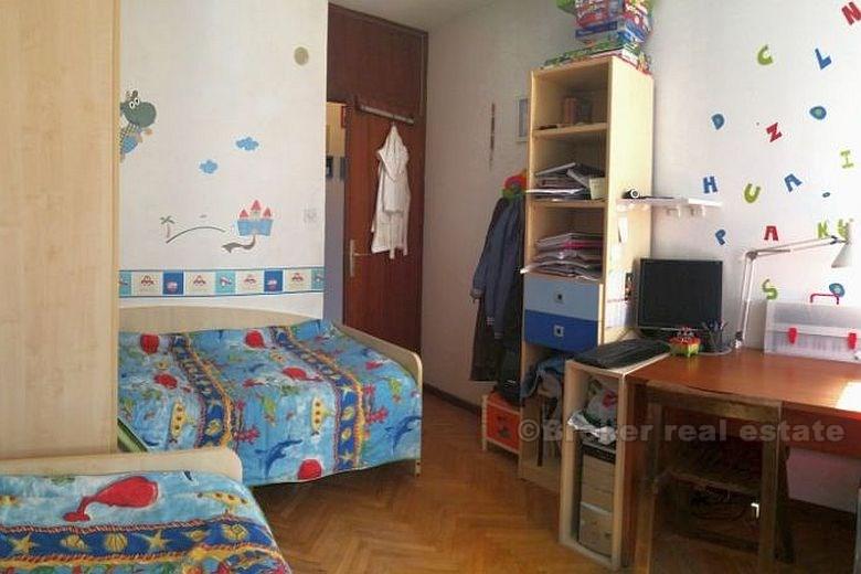 Confortable appartement de trois chambres