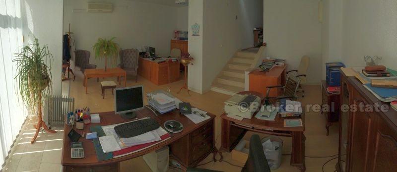 Espace bureau situé au rez-de-chaussée, à vendre